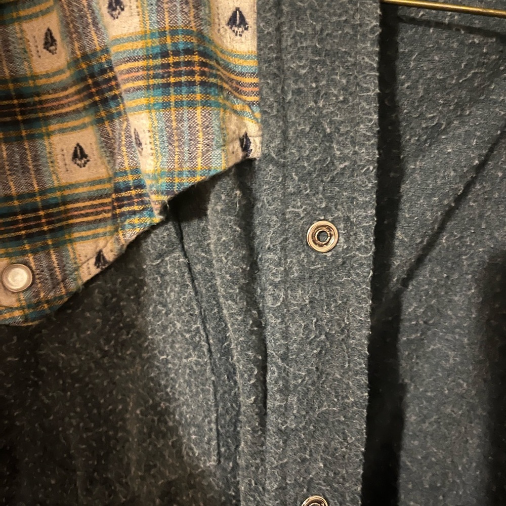 Flannel/button up - Picture 4 of 4